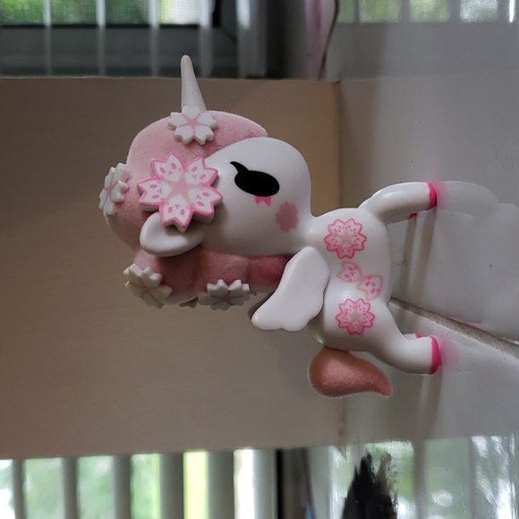 Tokidoki Unicorno Series 6 collectible vinyl figure - Hanako - Picture 3 of 4